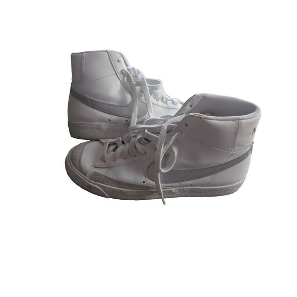 WMNS NIKE BLAZER MID‎ 77 SUMMIT WHITE-METALLIC SILVER SZ 8.5 [CZ1055-112] - Picture 1 of 8